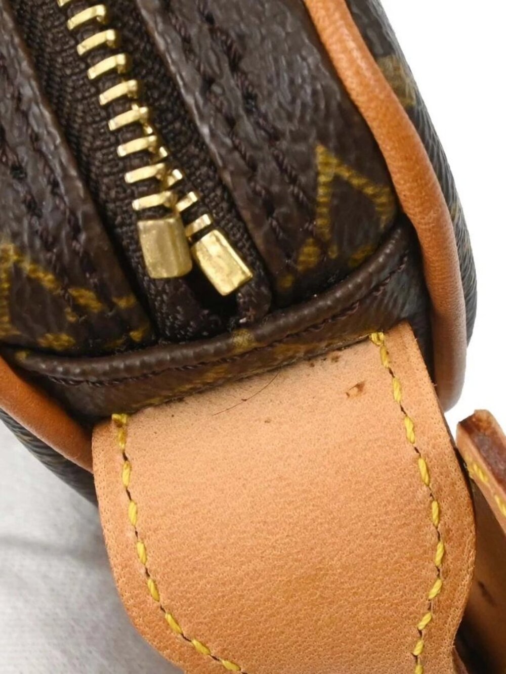 Louis Vuitton Monogram - Picture 8 of 15